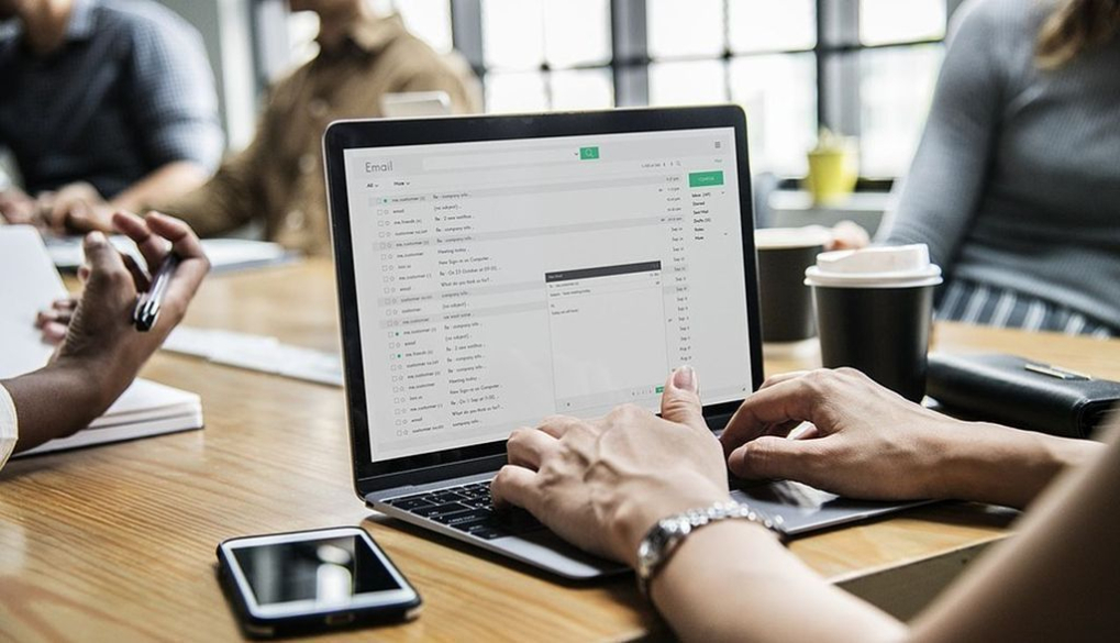 Esclavismo digital: la cara oculta de la IA